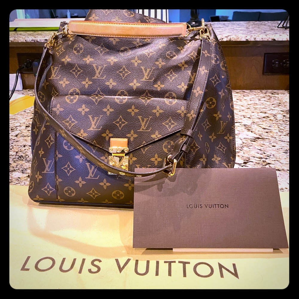 Louis Vuitton MM Handbag